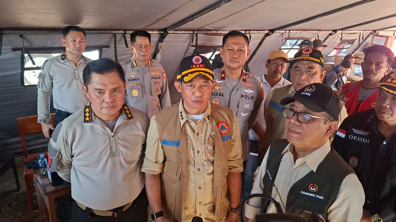 Astamaops Polri Cek Langsung Posko Pengungsi Gempa NTT, Siapkan Dukungan SAR hingga Layanan Medis