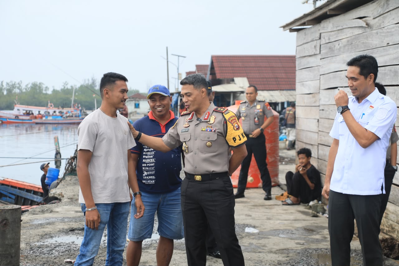Polisi Bersama Masyarakat, Kapolda Bengkulu Turun Langsung Temui Nelayan Pulau Baai